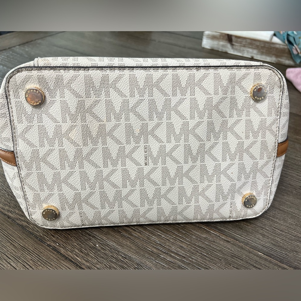 Michael Kors Signature Vanilla Satchel Bag - Picture 5 of 5
